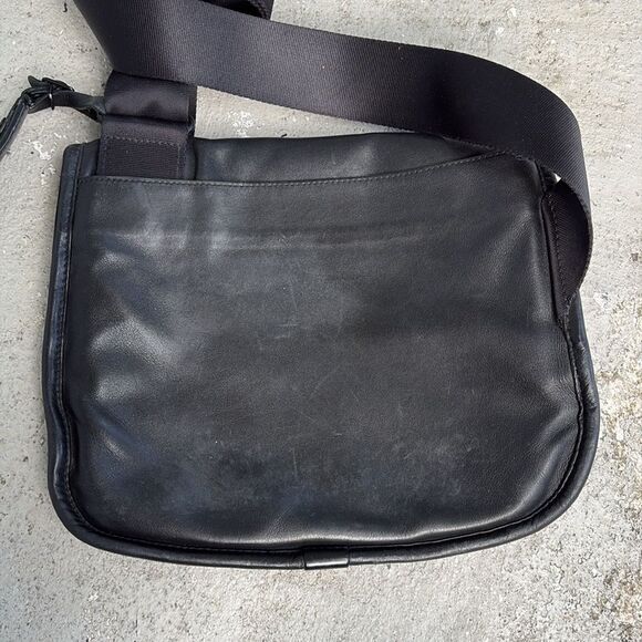 Tumi Alpha crossbody Bag - Picture 3 of 10
